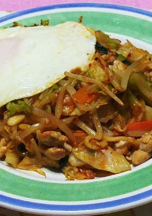 豚キムチとベトナムラ~油ヘルシー焼きそば-レシピのメイン写真
