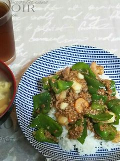 えびとひき肉のオイスター炒め丼-レシピのメイン写真