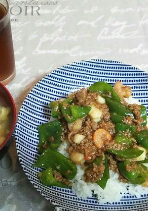 えびとひき肉のオイスター炒め丼-レシピのメイン写真
