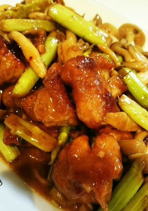 鶏肉とアスパラしめじのガリバタ醤油-レシピのメイン写真