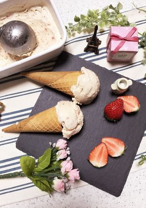自家製苺ジャムでストロベリーアイス♪-レシピのメイン写真