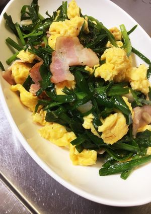 にんにく入り！ふんわりニラ玉ベーコン-レシピのメイン写真