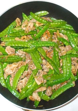 キヌサヤ豚肉くるみの炒め物♪簡単-レシピのメイン写真