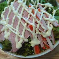 รูปของ ラーメンサラダ。