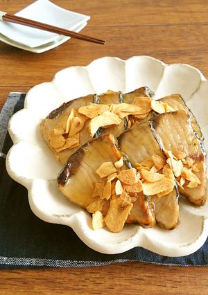ご飯がすすむ☆カツオの照り焼きガーリック-レシピのメイン写真