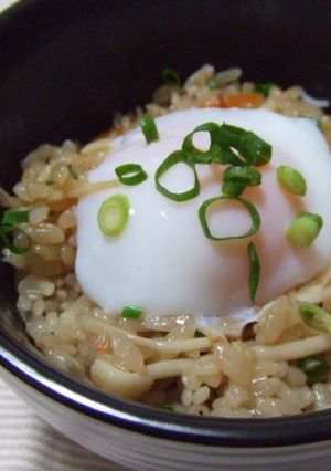 色々きのこの炊き込みご飯～温玉のせ～-レシピのメイン写真
