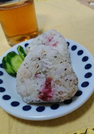 夜食に！簡単！梅ゴマおにぎり！-レシピのメイン写真
