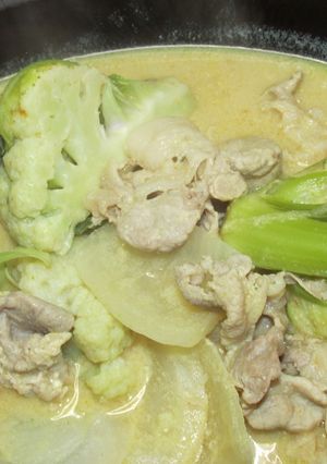 カリフラワー・玉葱・豚小間で豆乳カレー-レシピのメイン写真