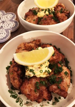 ニンニクと生姜をきかせた鳥の唐揚丼-レシピのメイン写真