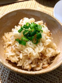 ダシがしみ出る小えびの炊き込みご飯-レシピのメイン写真