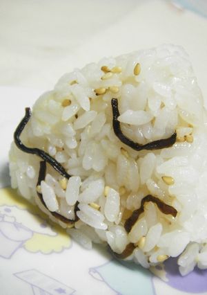 ピリっ！！✿生姜＆塩昆布＆ごま✿おにぎり-レシピのメイン写真