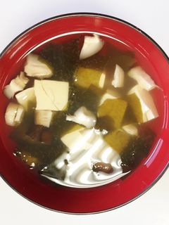 豆腐・わかめ・しいたけのすまし汁-レシピのメイン写真
