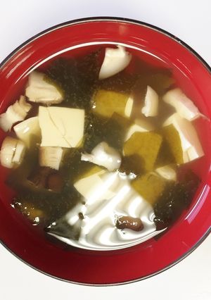豆腐・わかめ・しいたけのすまし汁-レシピのメイン写真
