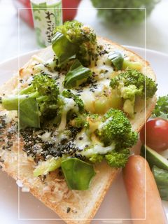 ブロッコリーのわさび塩・おかかトースト-レシピのメイン写真