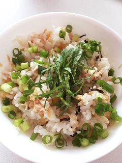 揚げ玉と塩昆布とツナの混ぜご飯-レシピのメイン写真