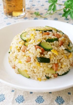 ズッキーニとウインナーのチャーハン-レシピのメイン写真