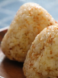 小エビ×かつお節×ゴマの醤油おにぎり-レシピのメイン写真