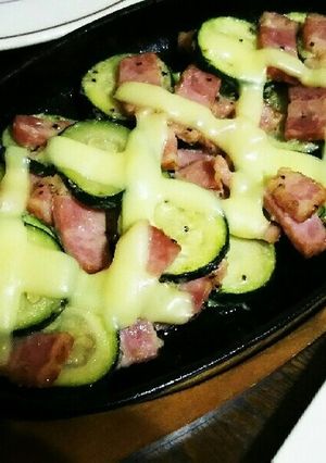 ズッキーニとベーコンのマヨ炒めチーズ焼き-レシピのメイン写真