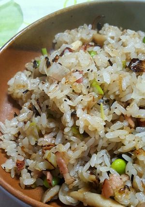 ベーコン・シメジのガーリックパウダー炒飯-レシピのメイン写真