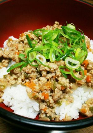 甘辛肉みそ丼☆子供も大人も野菜もりもり♪-レシピのメイン写真