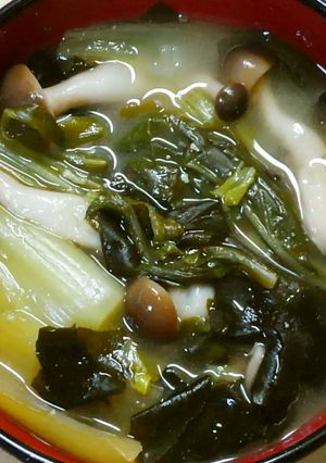 朝食♪チンゲン菜とワカメしめじのお味噌汁-レシピのメイン写真