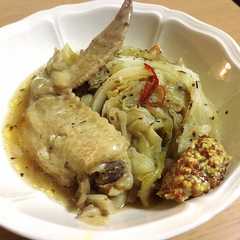 รูปของ 手羽先とキャベツの煮込み