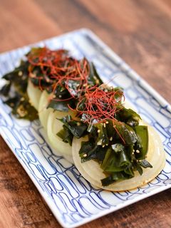 わかめナムルと玉ねぎステーキ-レシピのメイン写真