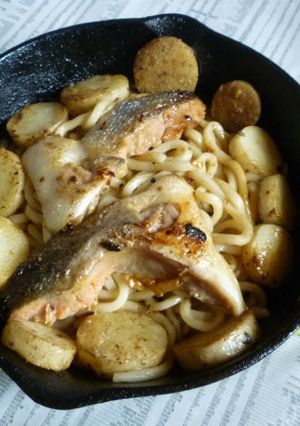 長芋たっぷり＋白鮭カマの焼きうどん-レシピのメイン写真
