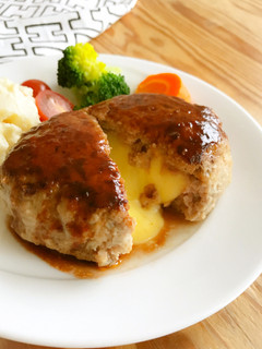 とろ~りチーズinハンバーグ-レシピのメイン写真