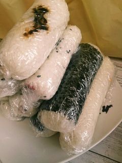 ラップでクルクルおにぎり棒-レシピのメイン写真