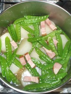 大根とベーコンの簡単煮物♪キヌサヤと-レシピのメイン写真