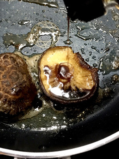 しいたけの燻製醤油バターソテー-レシピのメイン写真