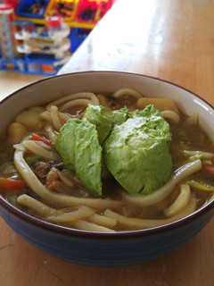 残カレーでカレーうどん~アボカドのせ-レシピのメイン写真