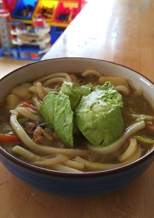 残カレーでカレーうどん~アボカドのせ-レシピのメイン写真