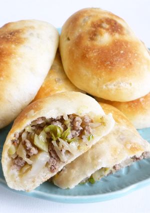 肉と野菜の焼きピロシキ-レシピのメイン写真