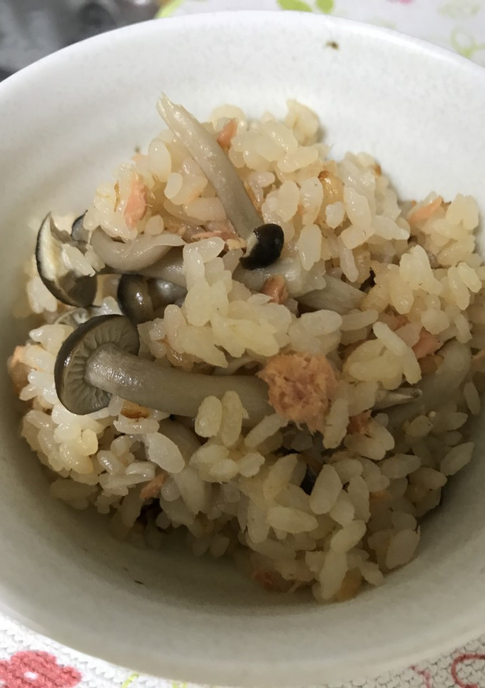 簡単＆節約♫きのこと鮭の炊き込みご飯-レシピのメイン写真