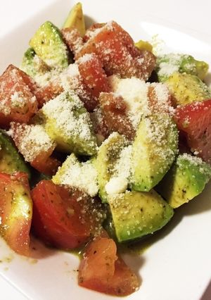 【夏野菜で】アボカドとトマトのサラダ-レシピのメイン写真