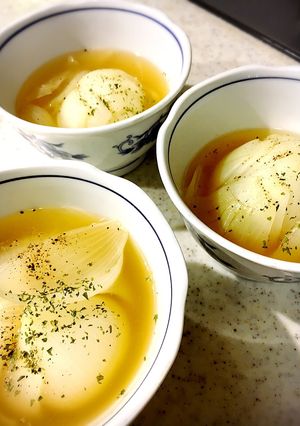 丸ごと玉ねぎコンソメスープ-レシピのメイン写真
