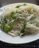 清涼感満点♪豆苗とオクラの和えそうめん