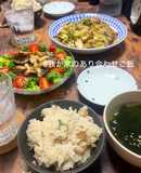 山菜の炊き込みご飯とワカメスープ