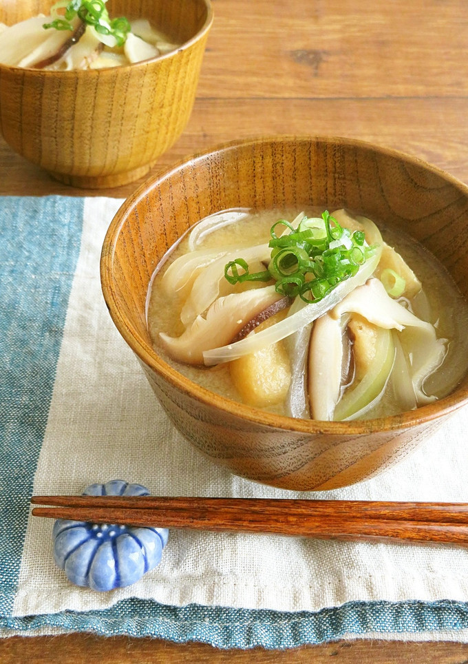 旨味たっぷり◎しいたけとたまねぎのみそ汁-レシピのメイン写真