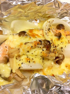 簡単!包んで焼くだけ♡鮭のホイル焼き-レシピのメイン写真