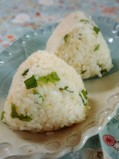 干しえびと大葉のバターコンソメおにぎり-レシピのメイン写真