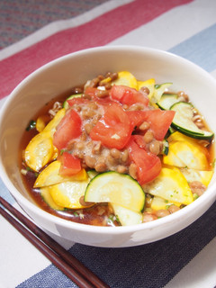 簡単!夏野菜と納豆入り冷やしラーメン-レシピのメイン写真