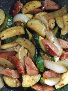 ズッキーニと玉ねぎとウインナーの炒め物-レシピのメイン写真