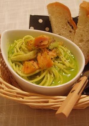 秋鮭とホウレンクリームパスタ-レシピのメイン写真