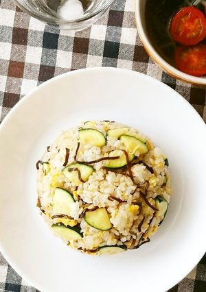 ズッキーニと塩昆布のチャーハン-レシピのメイン写真