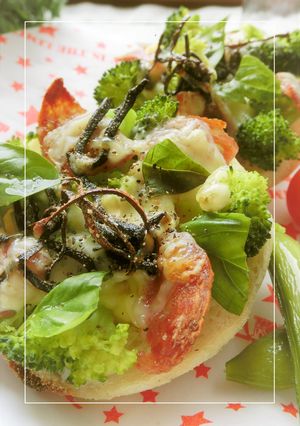 ブロ×サラミ 塩昆布トースト バジル風味-レシピのメイン写真