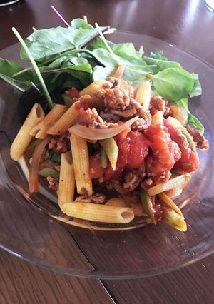 ココナッツオイル風味トマトソースのペンネ-レシピのメイン写真