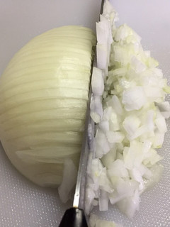 初心者さんへ、簡単安全な玉ねぎみじん切り-レシピのメイン写真